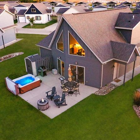 Boho Bungalow On The Pond W/ Hot Tub Arnolds Park Εξωτερικό φωτογραφία