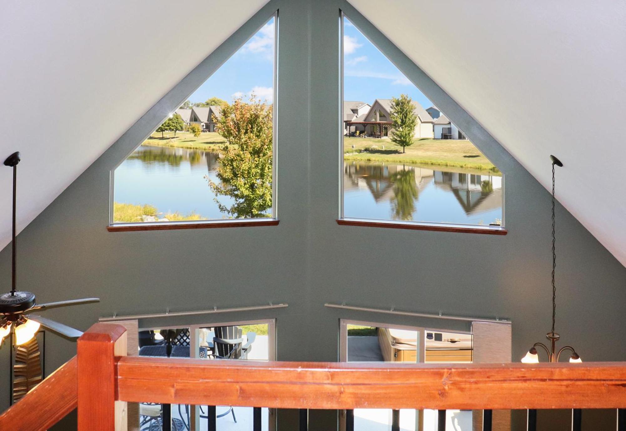 Boho Bungalow On The Pond W/ Hot Tub Arnolds Park Εξωτερικό φωτογραφία