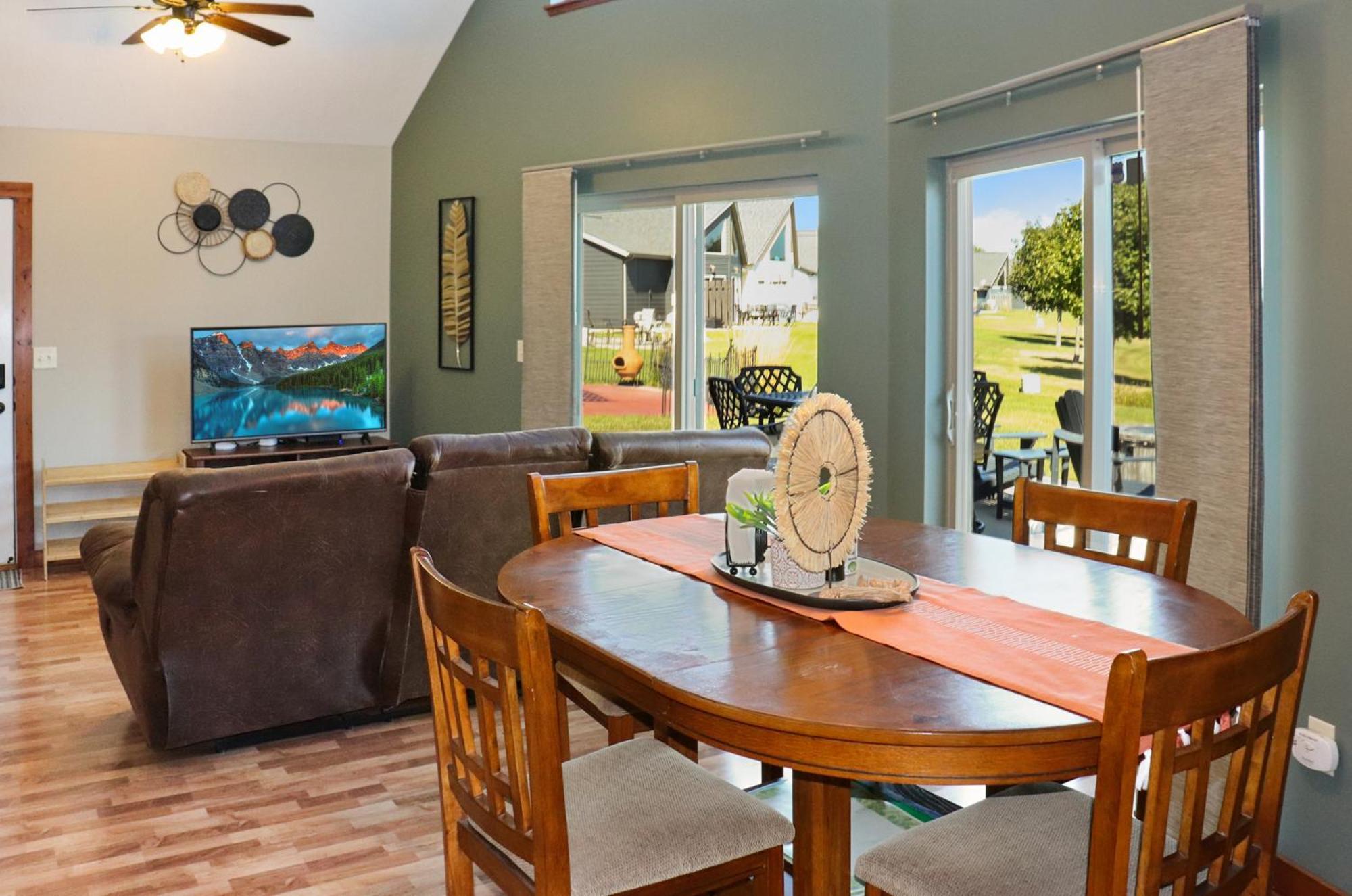 Boho Bungalow On The Pond W/ Hot Tub Arnolds Park Εξωτερικό φωτογραφία