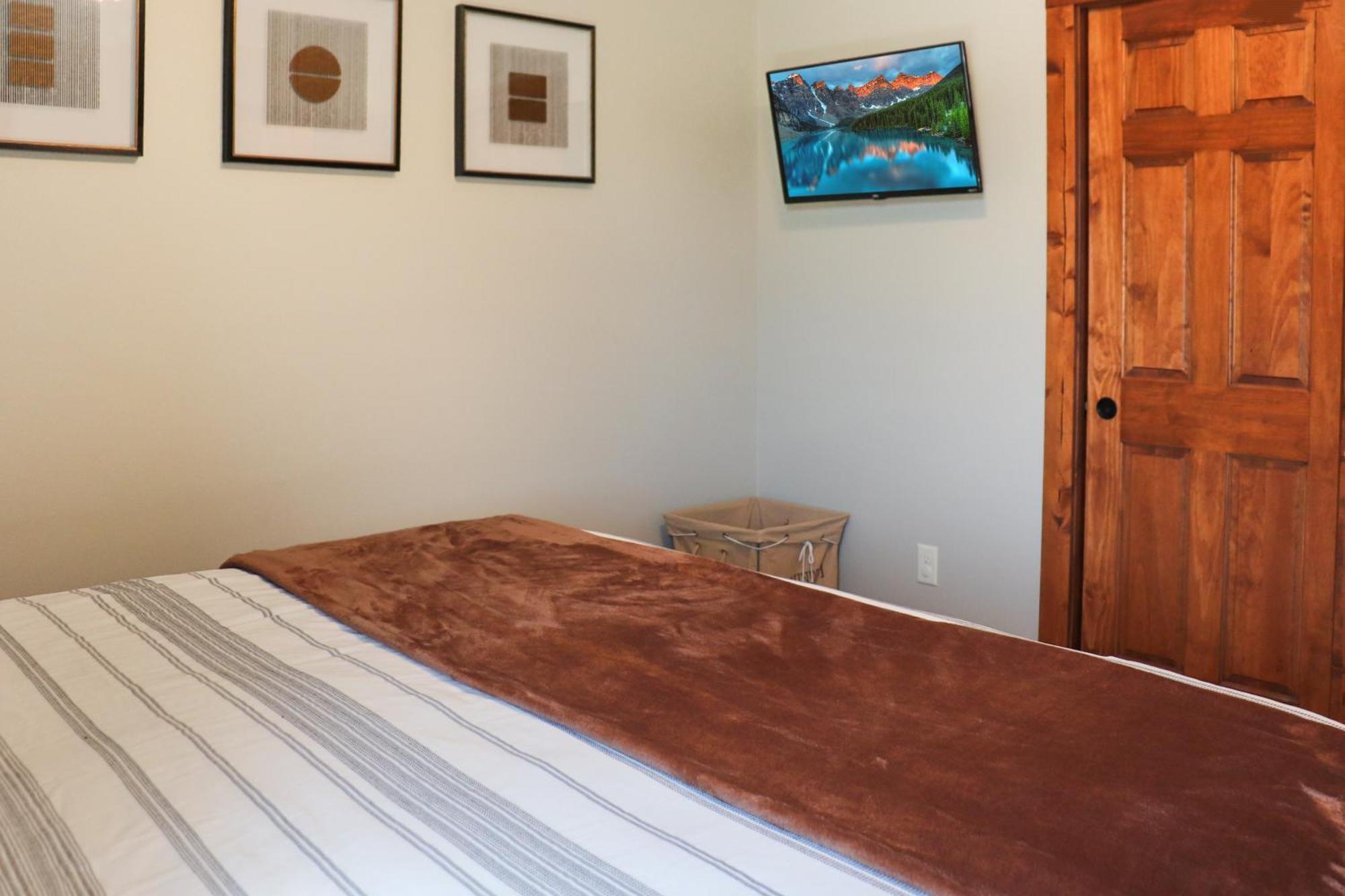 Boho Bungalow On The Pond W/ Hot Tub Arnolds Park Εξωτερικό φωτογραφία